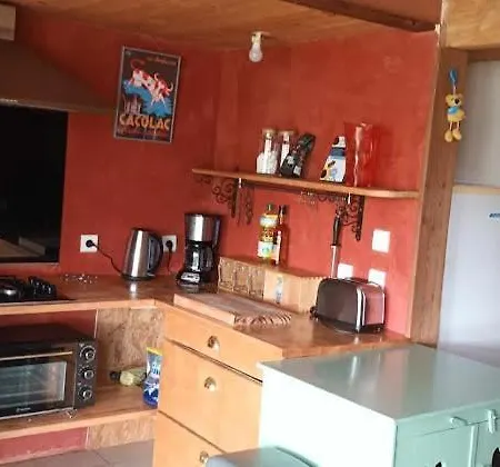 Maison D'atelier بيت للعطل Landeronde